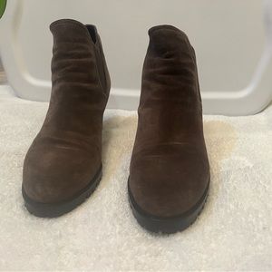 STUART WEITZMAN brown suede lug sole side gore heeled booties 9.5W